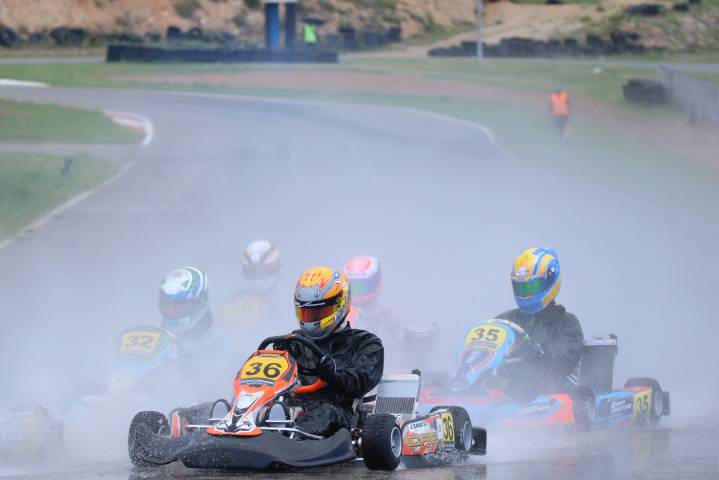 La pluja marca la segona cita del Campionat català de kàrting al Circuit de Móra d’Ebre